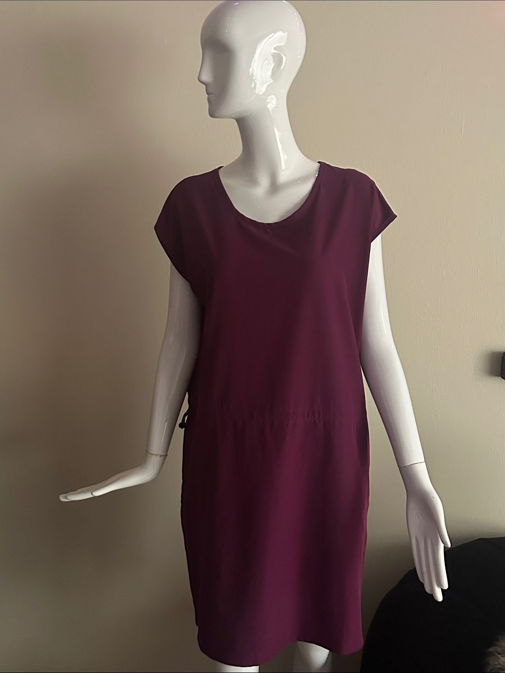 Women’s Short Sleeve Shift Dress in Plum